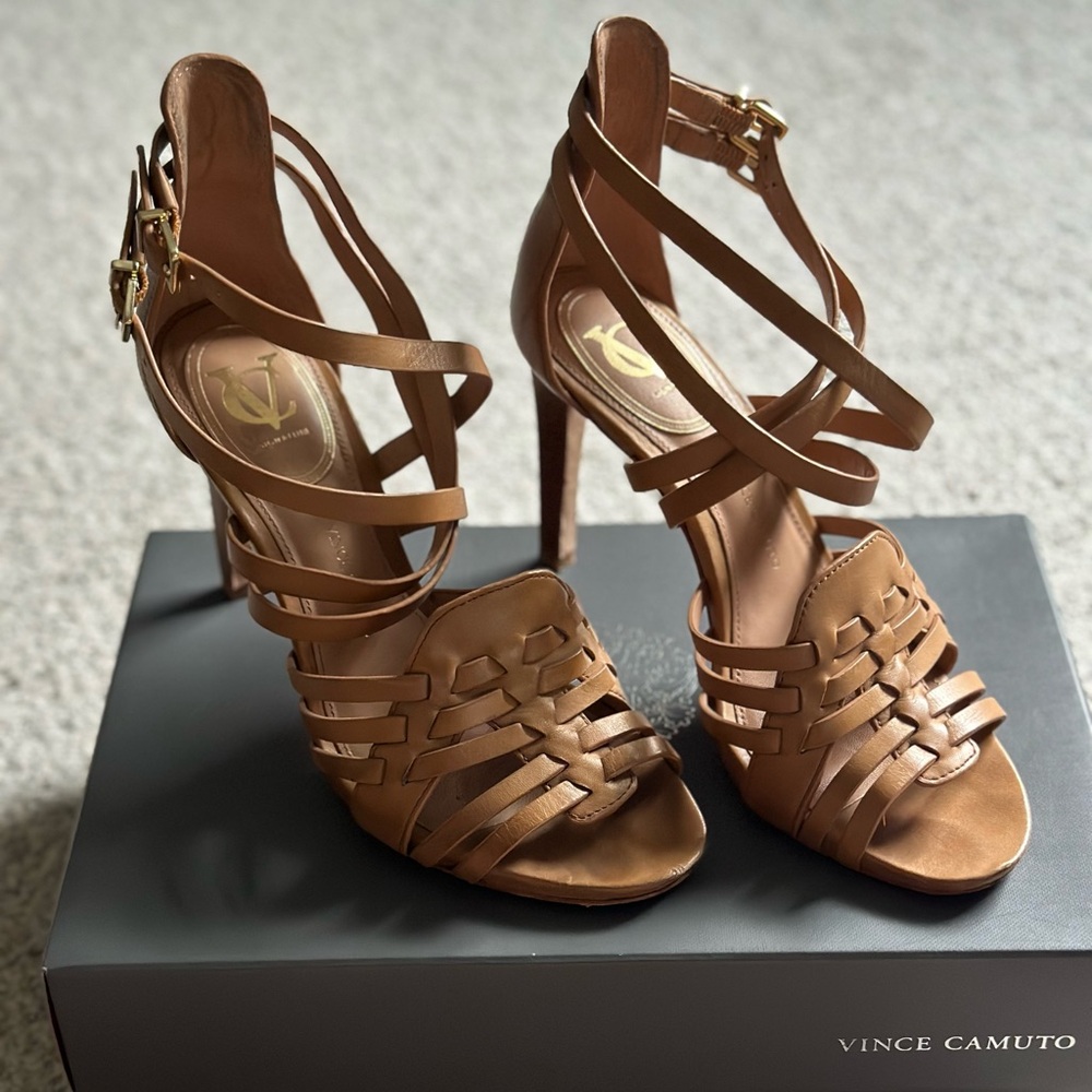 VC Signature by Vince Camuto- size 8